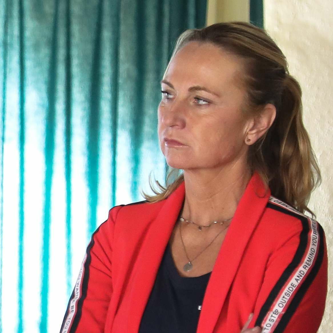 Esther Weber-Voigt h&ouml;rt zu