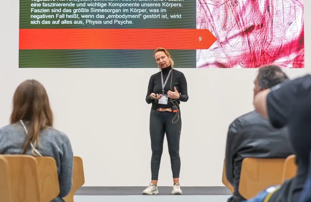 Freies-Lehrzentrum-EWV-Esther-Weber-Voigt-Ausbildungen-Weiterbildungen-Pferdephysiotherapeut-Pferdeosteopath-Therapie-Pferd-About